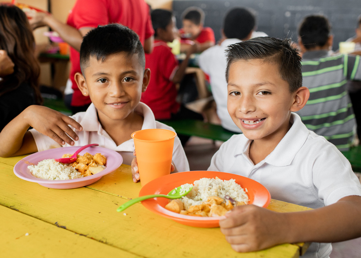 Almuerzos escolares de Fabretto: erradicando la pobreza a través de la nutrición
